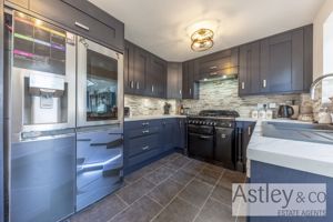 kitchen- click for photo gallery